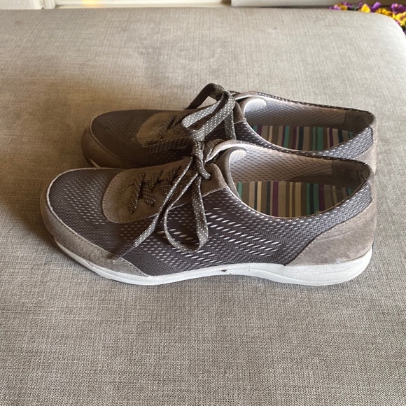 Dansko walking shoe. - Picture 3 of 3